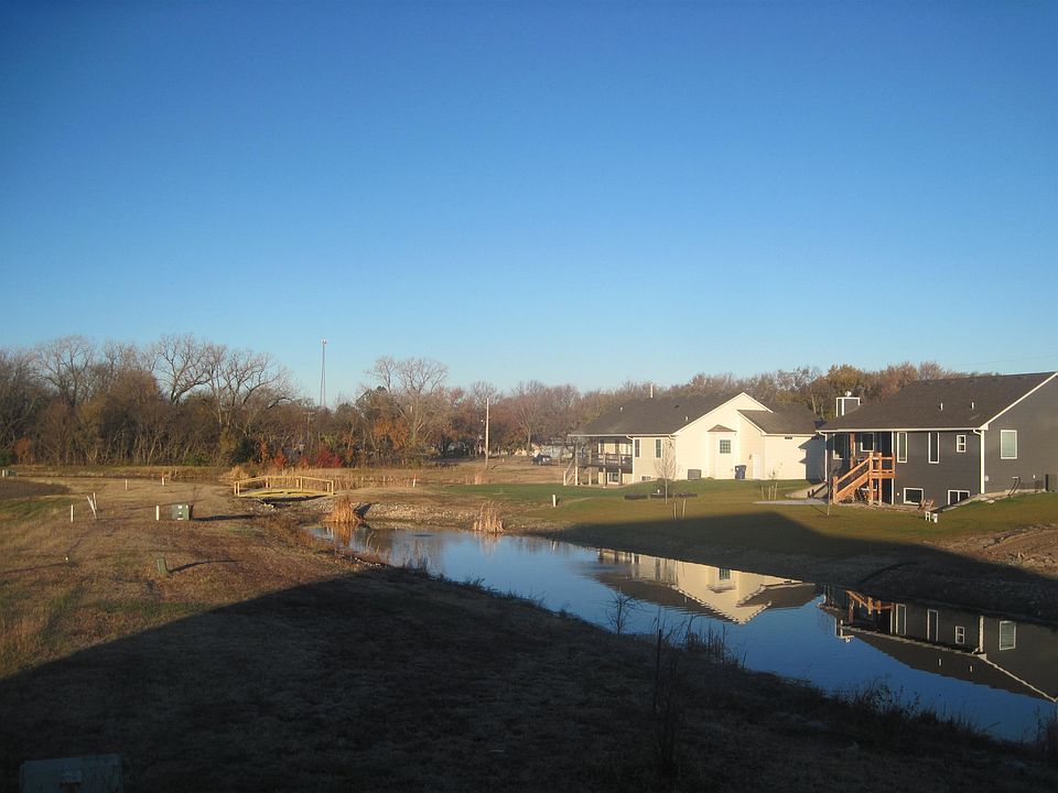 2nd image of 135 S Cottonwood Ct