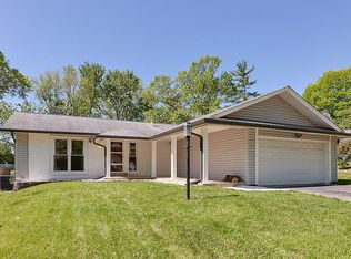 12184 Oakwilde Ct, Maryland Heights, MO 63043