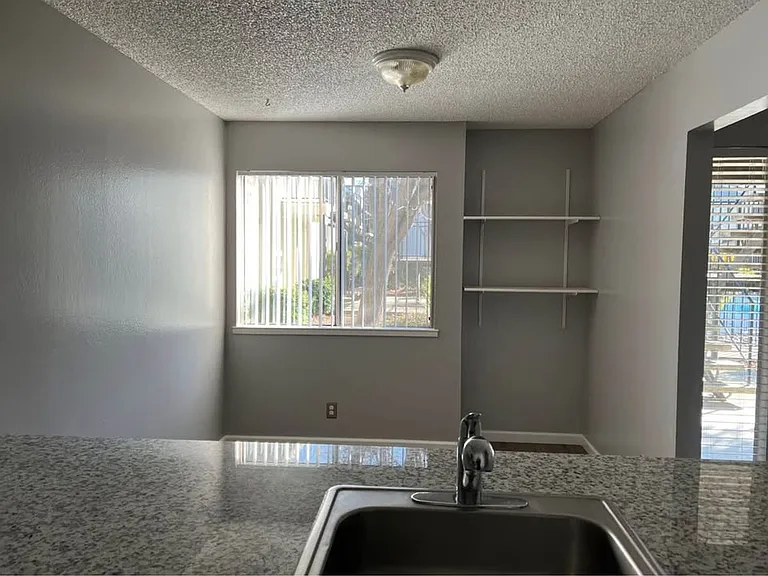 1701 Scenic Dr — Photo 3