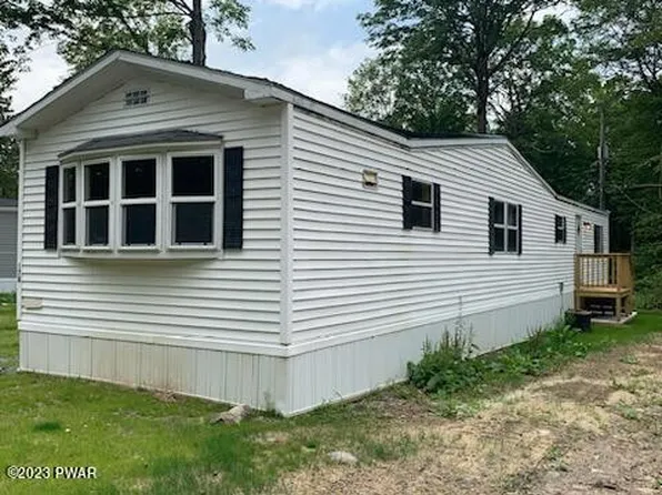 118 Middle Rd, Greentown, PA 18426