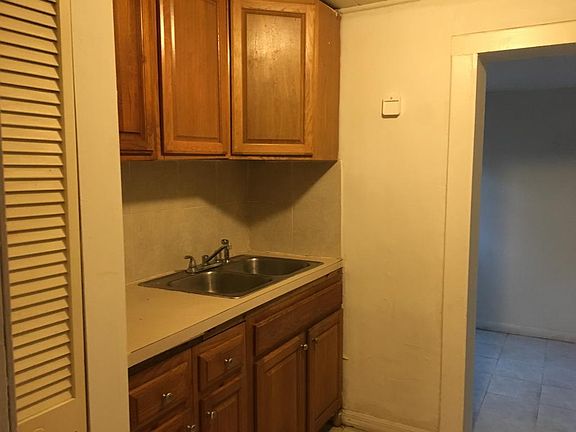 5th image of 5105 Hollycrest Dr #B