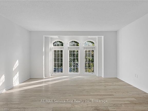 4th image of 94 Manor Rd