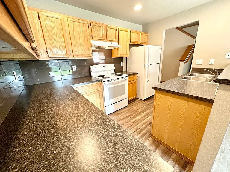 2102 N Yellowstone St — Photo 21