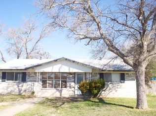 432 Melody Ln, Uvalde, TX 78801