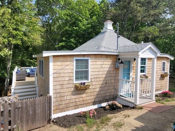 21 Thompson Rd #21, Buzzards Bay, MA 02532