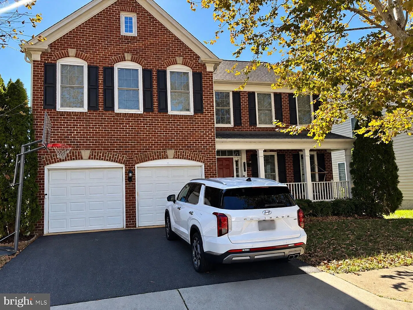 5 bed, 4800 sqft, $4,995 — Photo 2