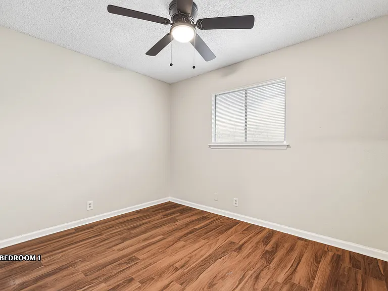 458 Kernan Dr — Photo 10