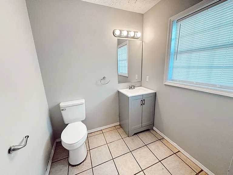 Valley View Apartments — Photo 22