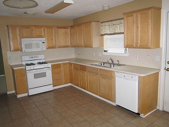 3rd image of 204 Green Isle Ave