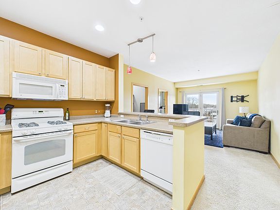 4th image of 2900 11th Ave S APT 310
