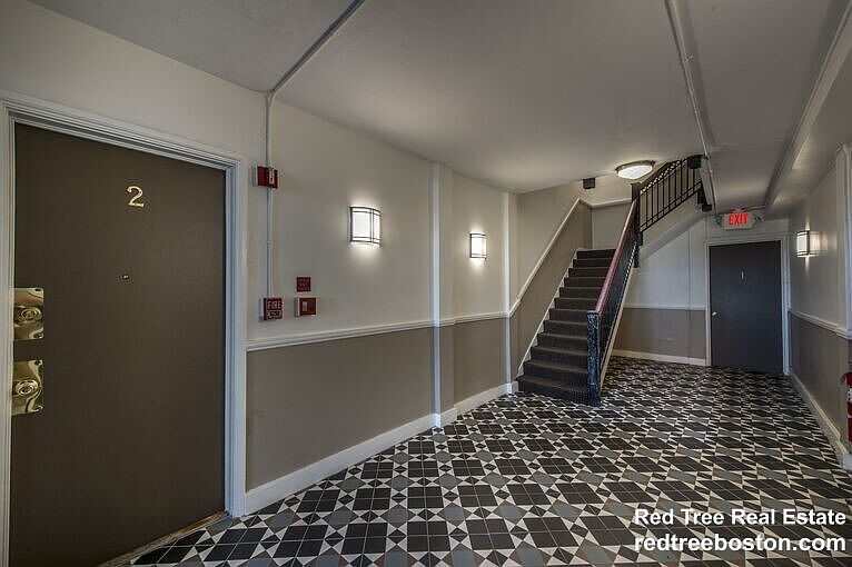 1st image of 5 Barrows St APT 3