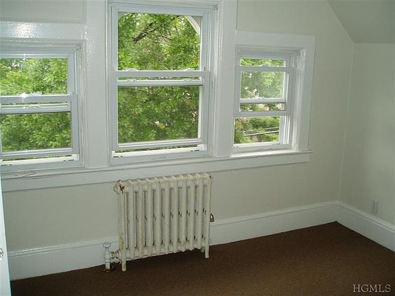 4th image of 16 Oakwood Ave