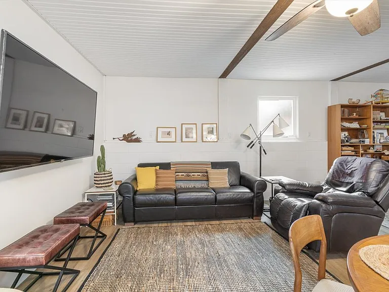 2102 Deerpark Dr — Photo 10