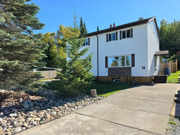 51 Drewry Dr, Kenora, ON P9N 2X7