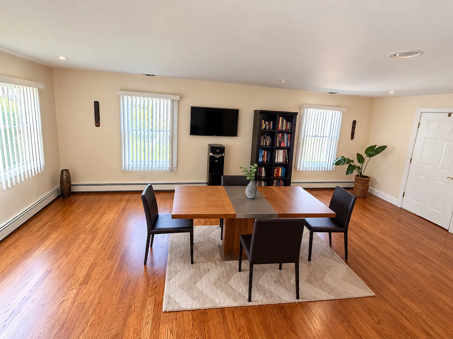 4 bed, 2296 sqft, $6,000 — Photo 4