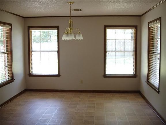 4th image of 102 Williamsburg Cir