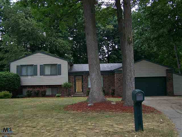 1st image of 1916 Sinclair St E