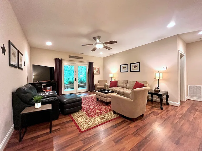 35 Winter Hawk Dr — Photo 4