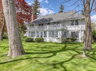 2030 Bay Point Ln, Hartland, WI 53029