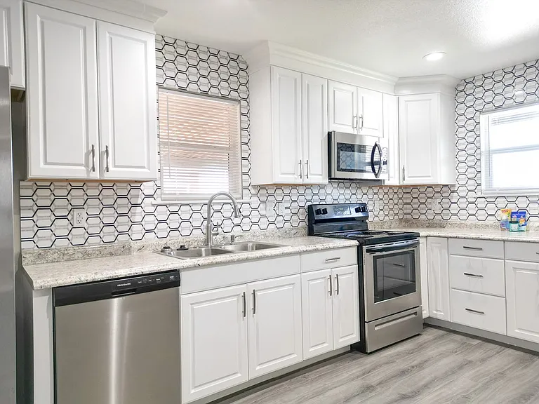 1506 E 21st St — Photo 5