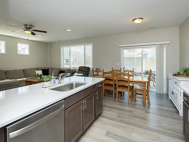 220 Amberwood Dr — Photo 21