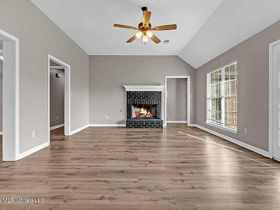 3rd image of 9158 Lakeside Dr