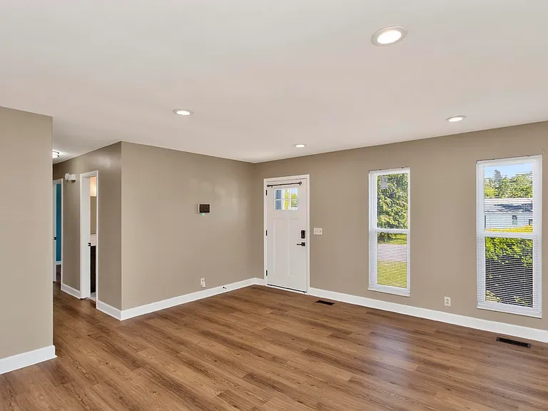 3153 Towne Village Rd — Photo 6