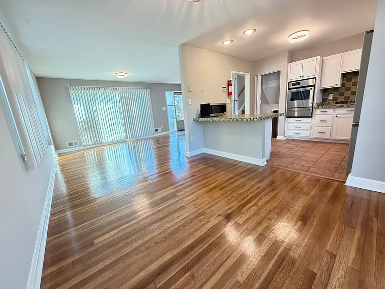 1030 Lakemont Rd — Photo 2