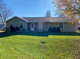 114 S Lake Of The Woods Rd, Mahomet, IL 61853