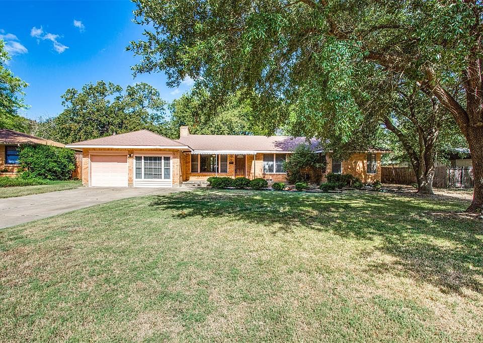 1st image of 303 Shadywood Ln