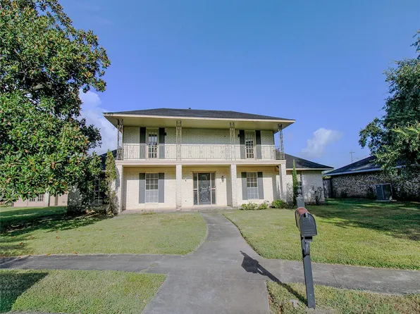 2 Elm Pl, Angleton, TX 77515