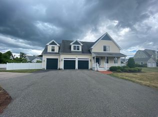 31 Chestnut St, Foxboro, MA 02035