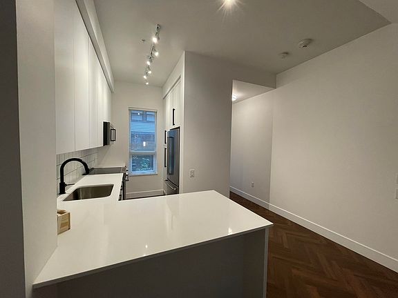 5th image of 9735 University Cres #4
