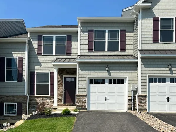 4454 Benjamin Ct, Emmaus, PA 18049
