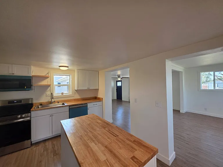 2021 Road 48 — Photo 10
