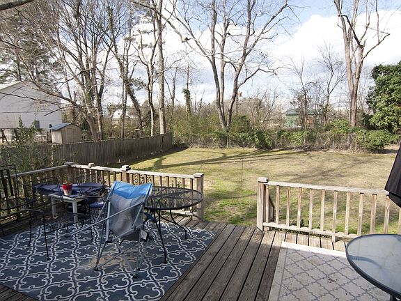 4th image of 105 Clubview Rd