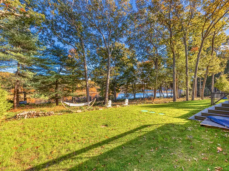Laurel Ln — Photo 37