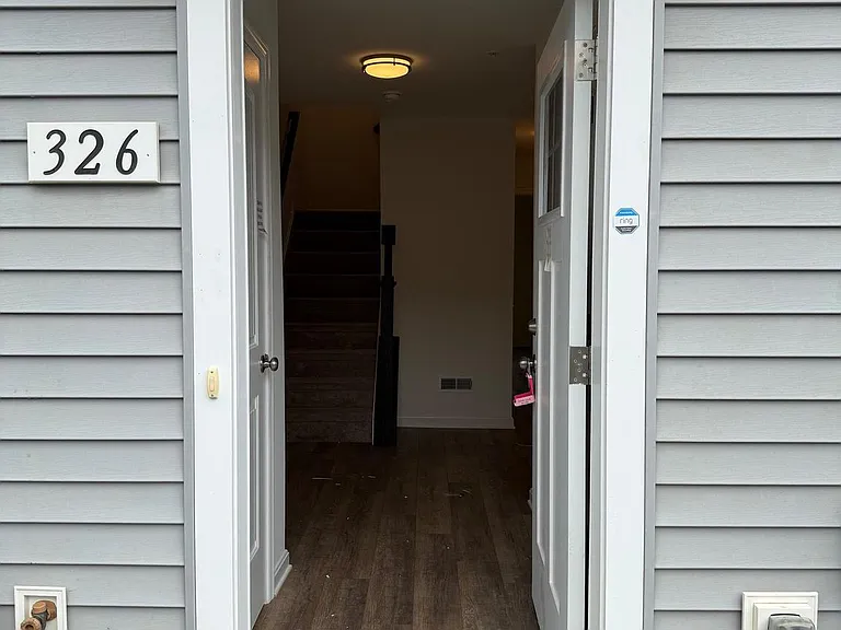 326 Avon Dr — Photo 3