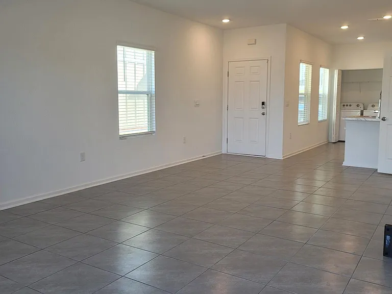 9025 Gifford Dr — Photo 10