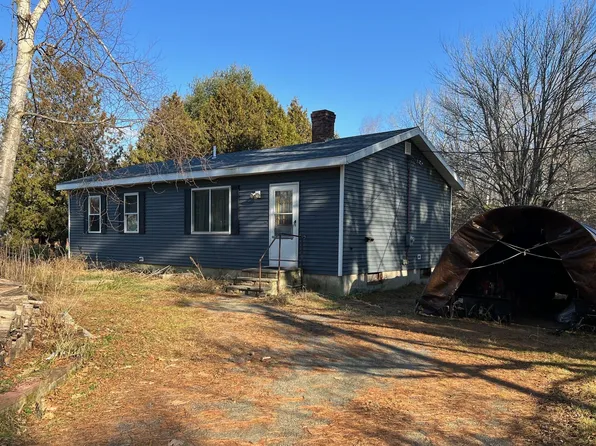 28 Nokomis Way, Newport, ME 04953