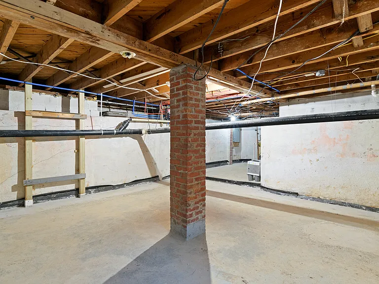 501 Park St — Photo 28