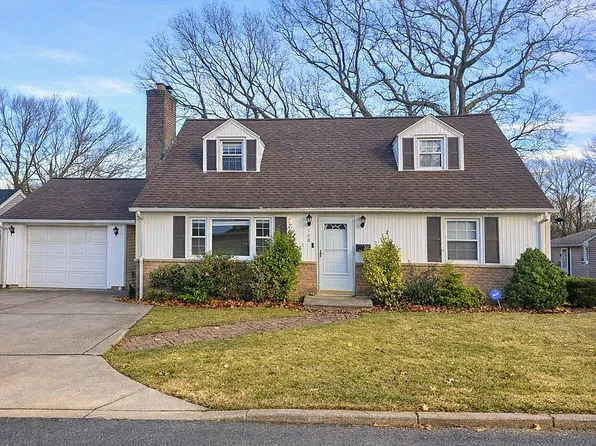 70 Marcy Rd, Bridgeport, CT 06606