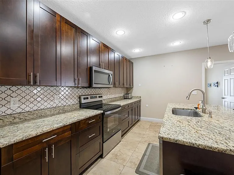 230 Clayton St — Photo 17