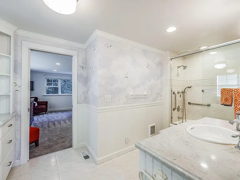 10648 NE 47th Pl — Photo 37