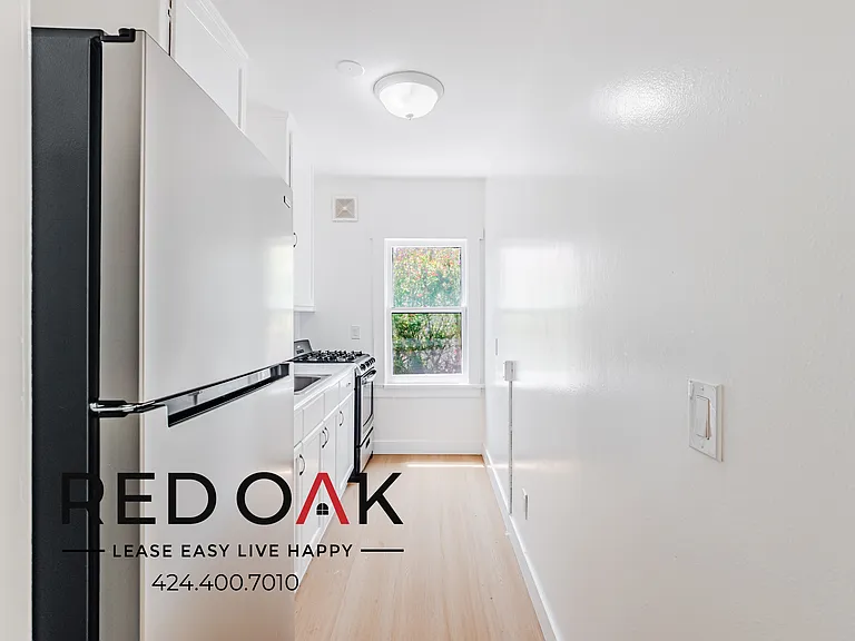 1559 N Hill Ave #7 — Photo 2