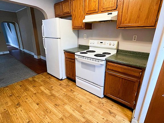 4th image of 196 Hillside Ave #2