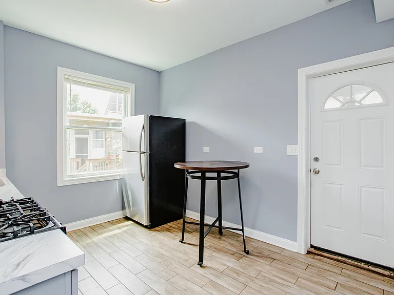 2906 N Harding Ave #2 — Photo 14