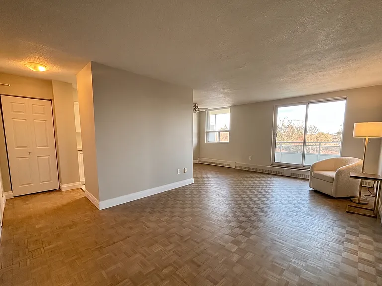 676 King St — Photo 4