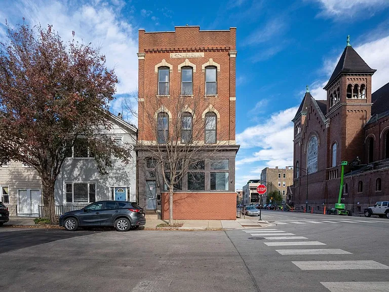 1400 W Chestnut St #1 — Photo 1