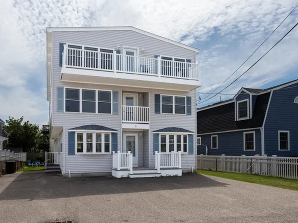 2 Groveland St, Seabrook, NH 03874